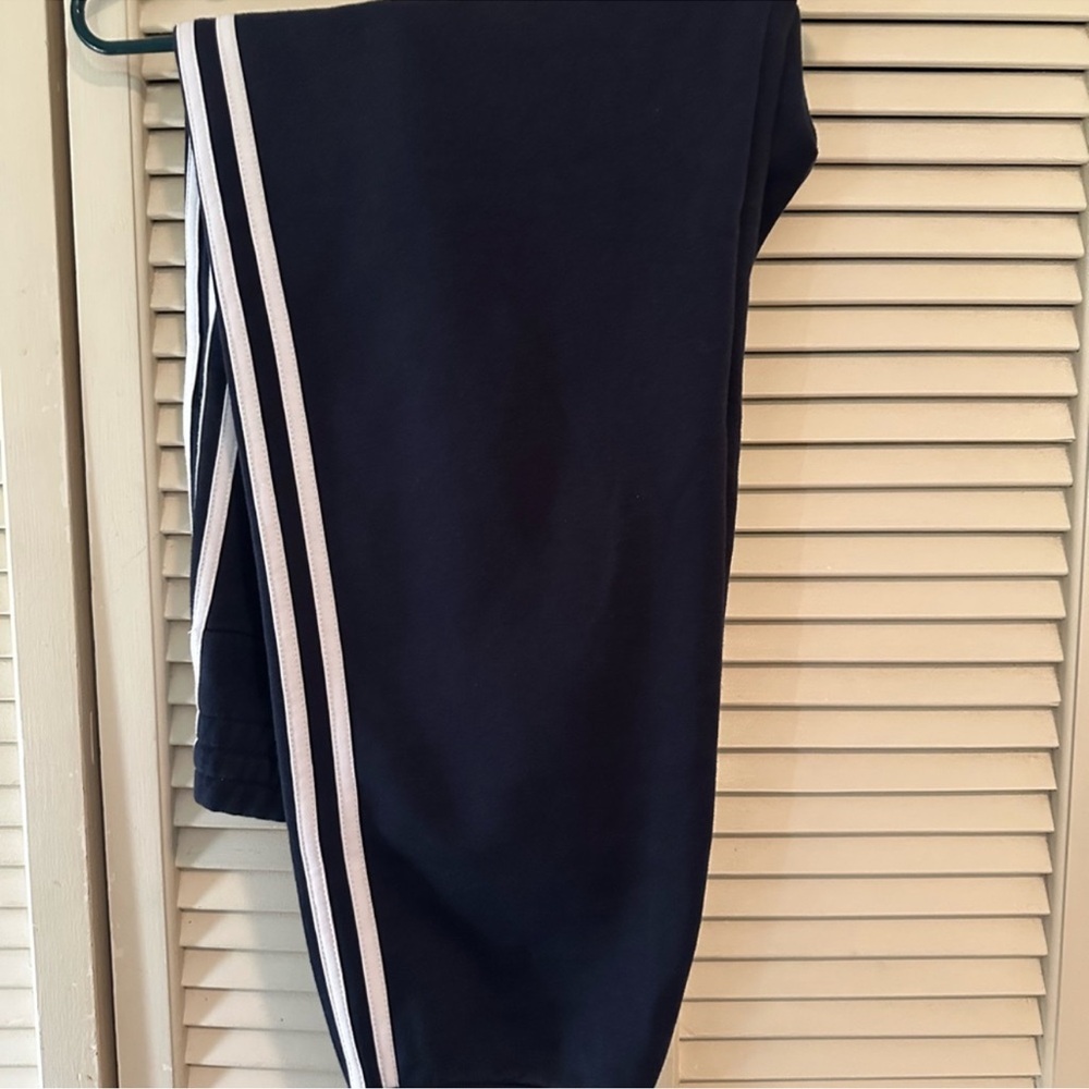 Women’s Adidas navy blue joggers in fleece. 
Size 2X